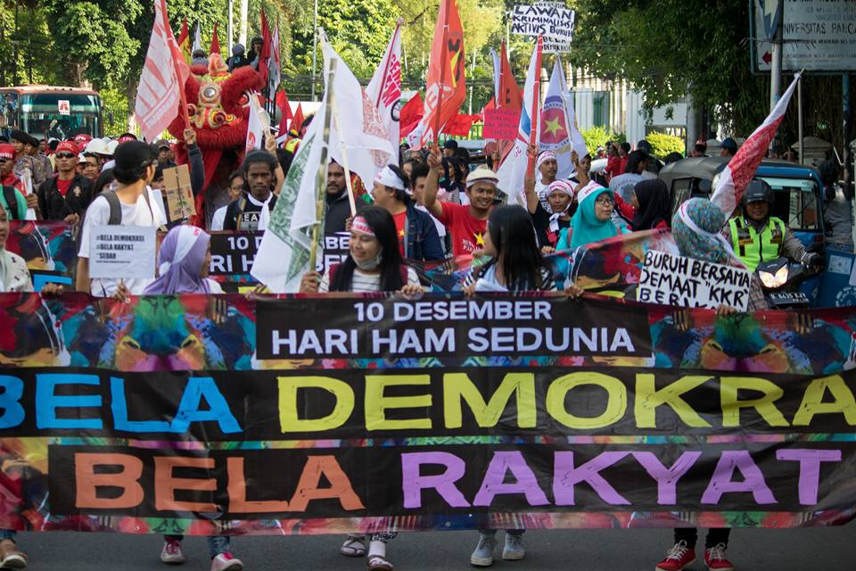 Hasil gambar untuk hak asasi manusia dan bela negara