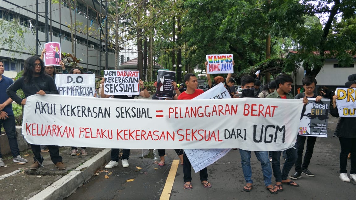 Aksi Solidaritas Melawan Kekerasan Seksual di UGM